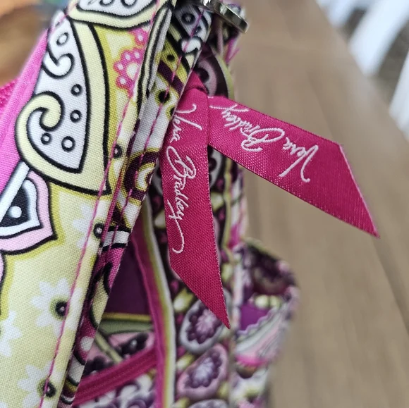 Vera Bradley "Frannie" bag and matching wallet in "Very Berry Paisley" print - Picture 4 of 13